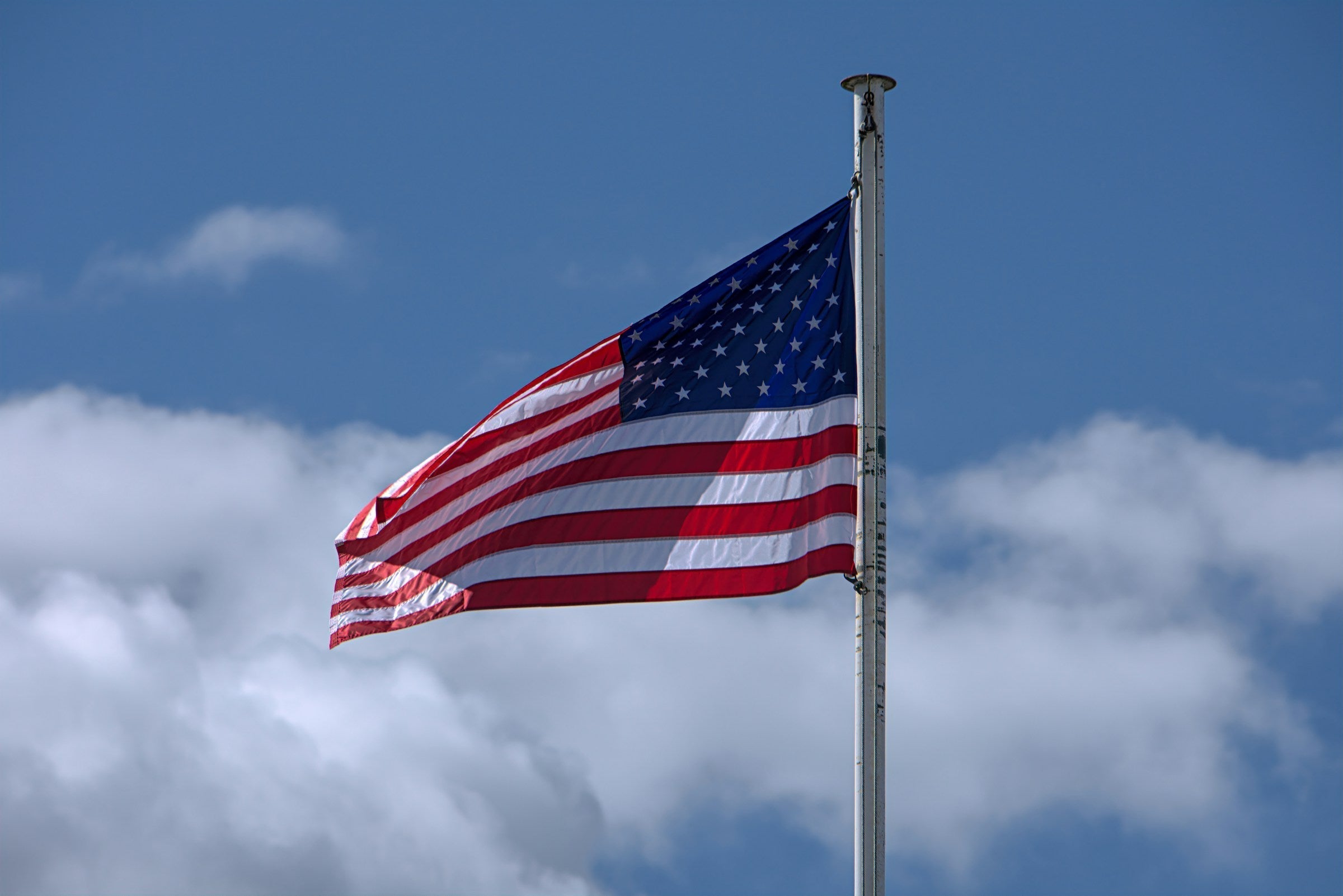 How to Maintain an Aluminum Flagpole